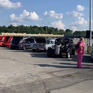 a line of cars parked in a parking lot