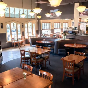 Interior Dining Room at Hugo's West Hollywood