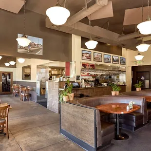 Interior Dining at Hugo's West Hollywood