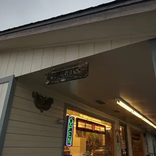 the outside of the restaurant