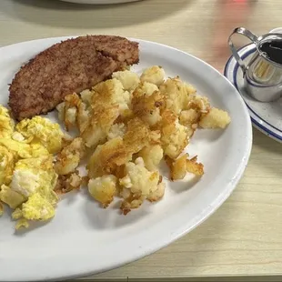 Hash with potatoes and eggs + 3 little pancakes
