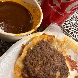 Quesatacos con consomé y una coca bien helada!