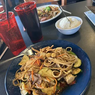 Best meal to get around, flavor and options! Stir fry noodles with beef and vegetables.