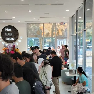 25-minute wait out the door