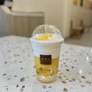 ig: @whatsviveating  |  mango &amp; coconut juice with crystal jelly