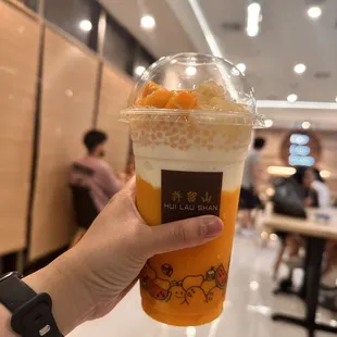 Mango with tapioca and pomelo