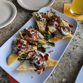 SPICY TUNA NACHOS