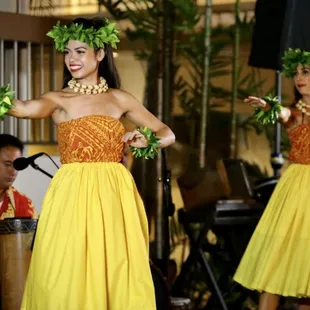 Hula Kahiko dancer