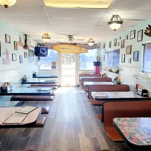 Interior Dining Towards Back (10/07/24). @HulasEscalon #Escalon #Burgers #Sandwiches #ComfortFood