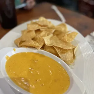 Chips &amp; queso