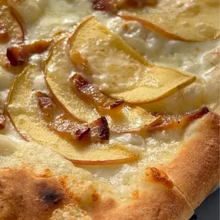 Apple Bacon Pizza