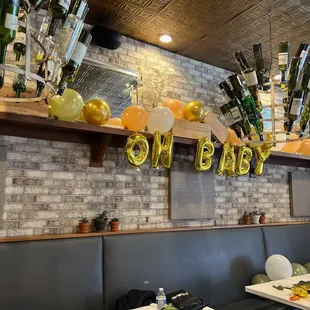 Back baby shower decor