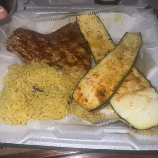 Salmon with rice and grilled zucchini