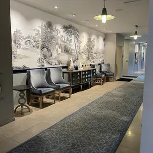 Hummingbird bar &amp; kitchen: entrance