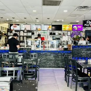 the interior of a fast food restaurant