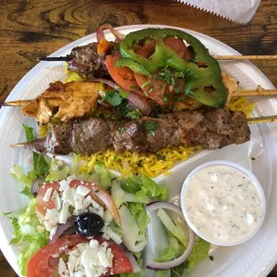 Mixed grilled meat plate.
