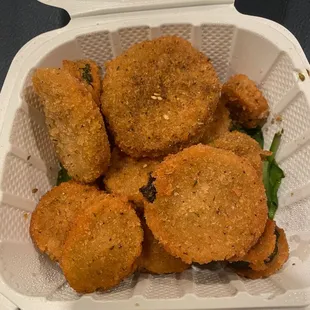 Crispy fried zucchini slices with garlic sauce.