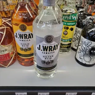 Hum's Liquor Store