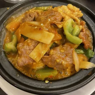 beef and vegetables in sauce