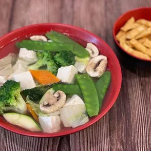 a bowl of vegetables and noodles