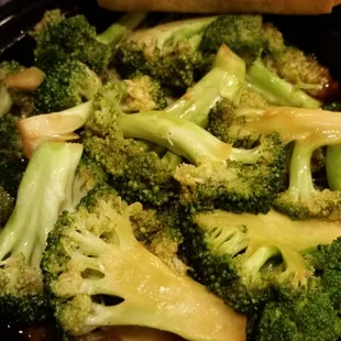 Broccoli with Garlic Sauce and a Spring Roll.