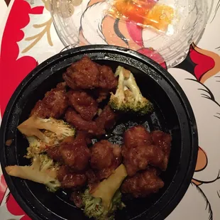 This is supposed to be general chicken notice the uncooked broccoli and no sauce