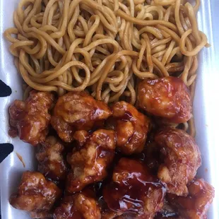 general tso&apos;s chicken lunch special with lo mein