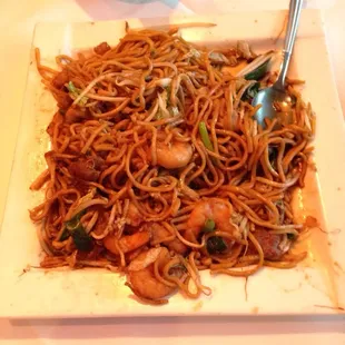 Pan fried noodles with shrimp, beef and chicken.