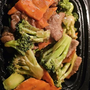 beef, broccoli, and carrots