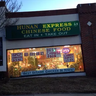 Best place!!  Seems they give you 5 pounds of food. Nice owners.