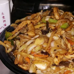 Moo Shu Chicken comes with cabbage, bamboo, carrots, spring peas, onions and fresh chicken wth 5 Spring Roll Pancakes. HUNAN FAMILY