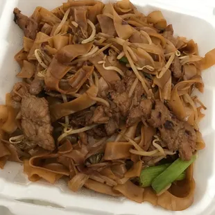 M7. Beef Chow Fun -- Hunan Garden&apos;s beef chow fun so good; 2nd time this week having this y&apos;all