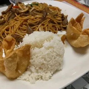Beef lo mein