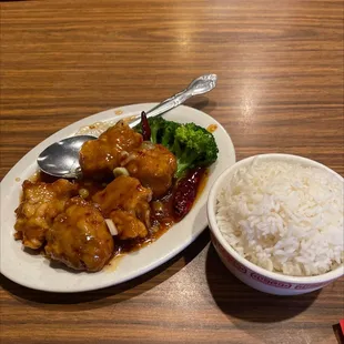 General Tsao &apos;s Chicken:  lunch portion