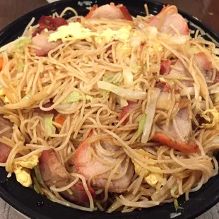 Taiwan rice noodles with roast pork
