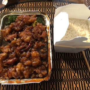 General Tso &apos;s Chicken (with broccoli)