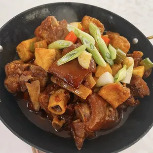 Braised pork feet with fried Tofu 油豆腐焖猪脚