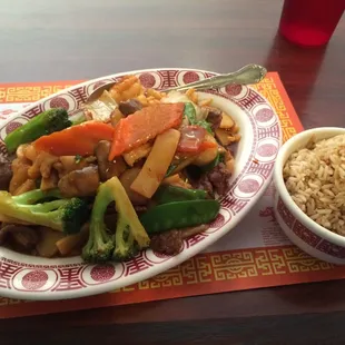 Four Seasons (beef chicken shrimp and scallops) with fried rice. Yummmm