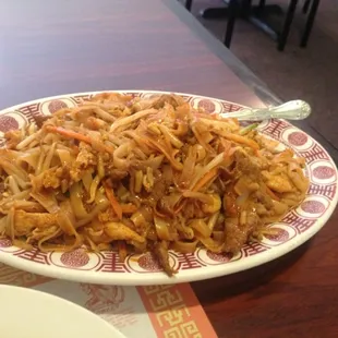 House Pad Thai... huge portion!!