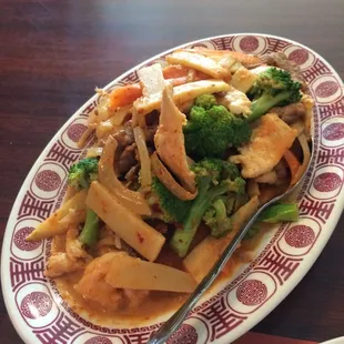 Triple Curry, with chicken, shrimp, and beef... And tons of veggies!!