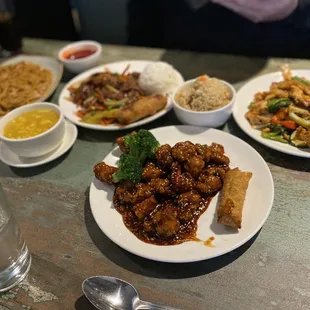 Plain Lo Mein, Sesame Chicken (Spicy), Hunan Chicken (Spicy), Szechuan Beef (Spicy), fried rice, and Chicken Corn Soup