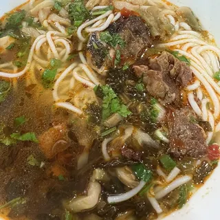 招牌特色牛骨米粉（特辣）Special Rice Noodles with Beef Bone