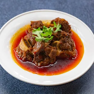 a plate of beef stew