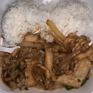 Mongolian chicken lunch it's good, taste spicy sweet( comes with egg roll)