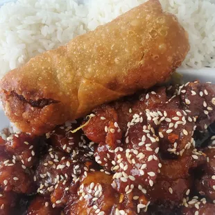 Sesame Chicken, White Rice, and Eggroll