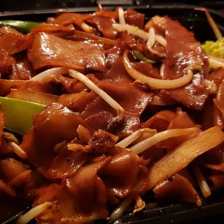 Beef with Vegetable Chow Fun