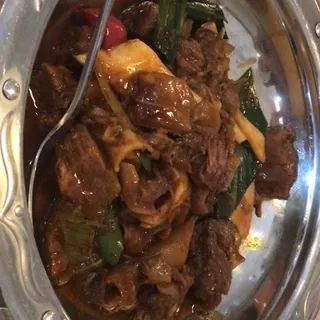 Dry Pot Beef Brisket with Dried Tofu Skin