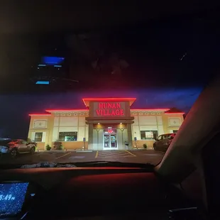 the front of a restaurant at night