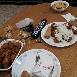 General Tso&apos;s - Wonton soup - Egg Rolls