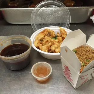 General Tso Shrimp for lunch at a charge of $16.50!!!!! Highway robbery at its best... Save your$$$$ go to another place!